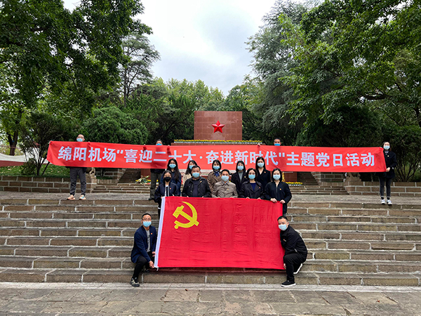 第一、第十三、第十七黨支部聯(lián)合開展“喜迎二十大·奮進(jìn)新時(shí)代”主題黨日活動(dòng).jpg
